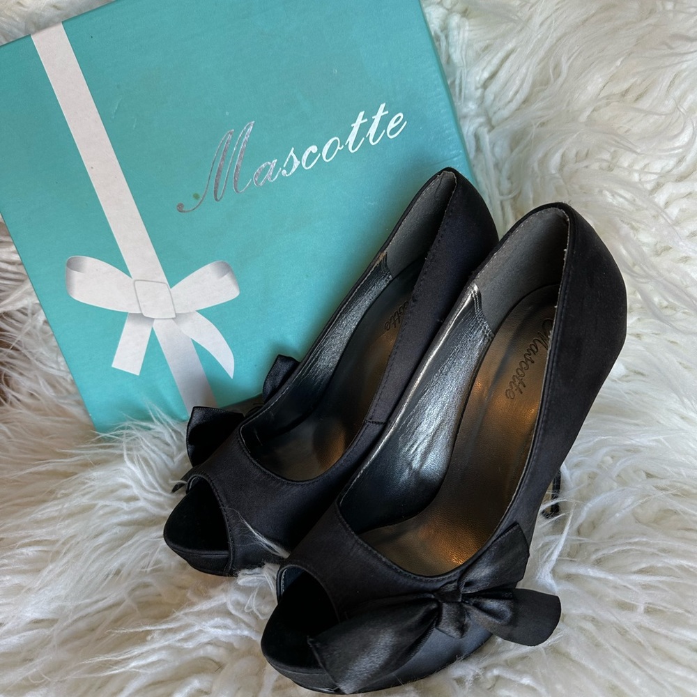 Mascotte Elegant Black Satin Heels With Bow Formal Worn Once - Picture 2 of 6
